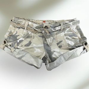 Twill Twenty Two Army Y2K booty shorts in size 26